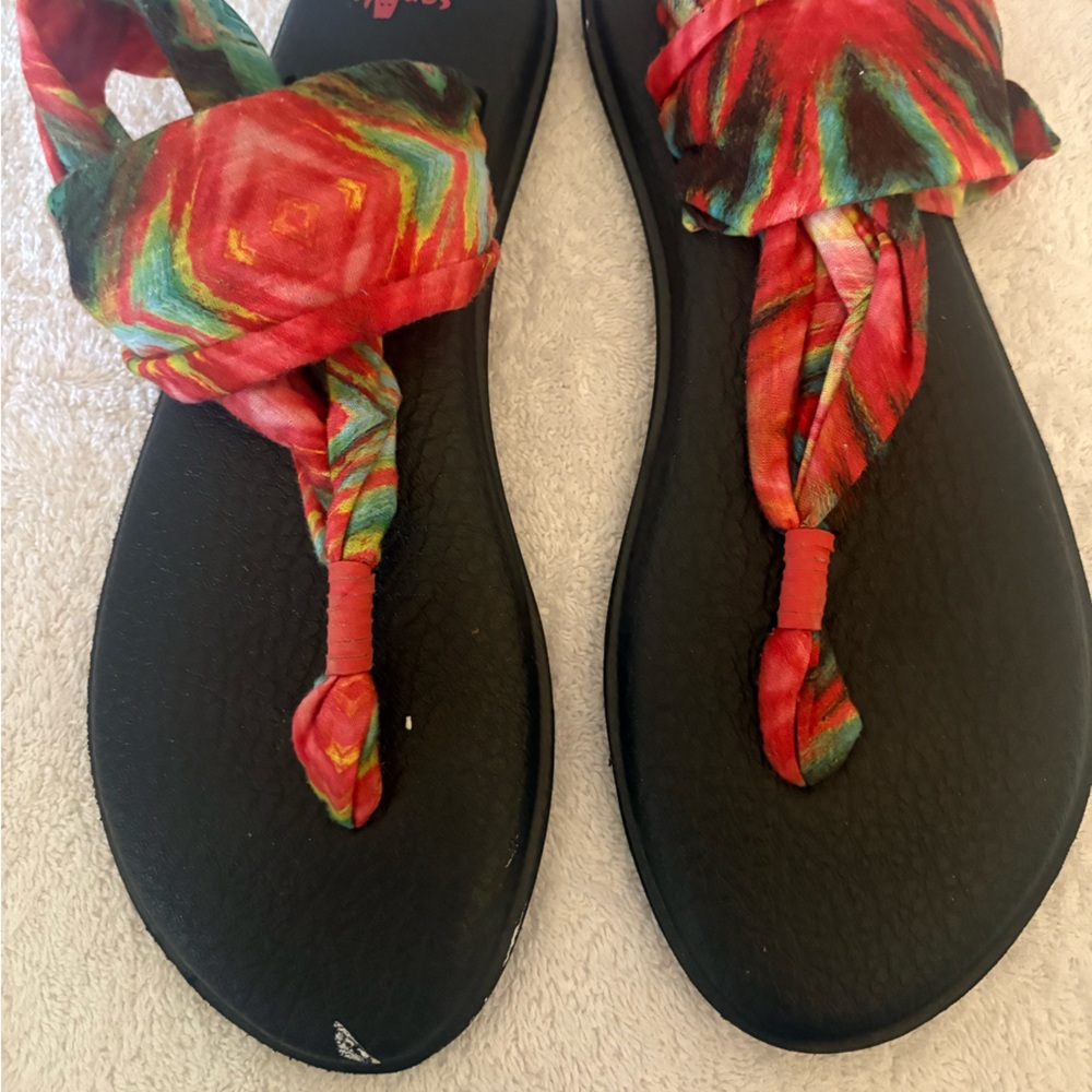 Sanuk Women's Red and Green Sandals